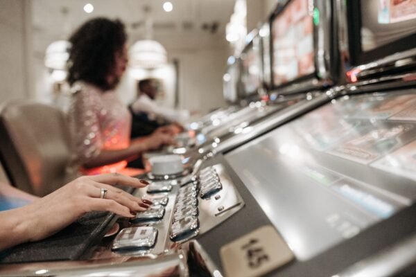 King Johnnie Casino Review: Premium Fast Payout Casino Hub